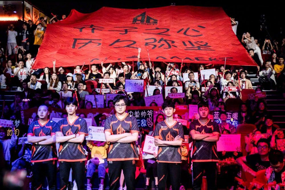 OG 从 Virtus.pro 租借 FL4MUS;