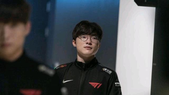 TenZ ： ＂在 Valorant 中，职业选手的薪水根本无法与 CS 玩家所赚的相比＂