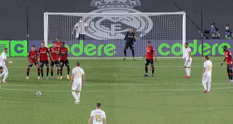 约基奇：我上半场打得太软了，攻防两端都像在划水（约基奇自责：上半场太松散，攻防两端都没拿出强度）