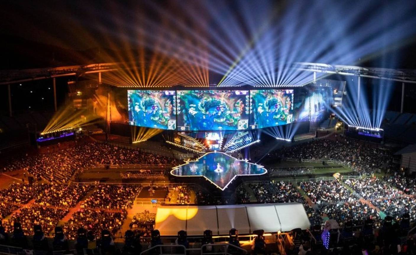 LPL赛事资讯：RW官宣与主教练解约，是不是换教练连锁反应？