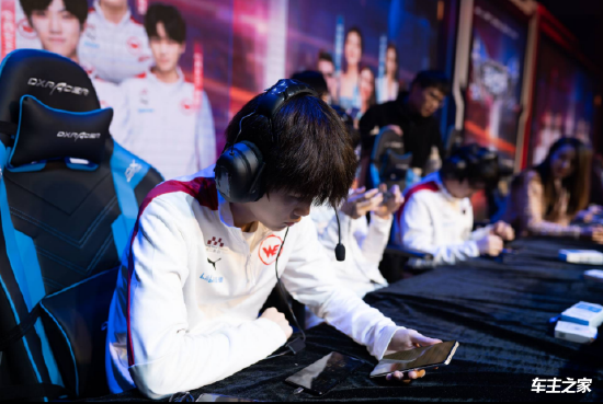 Assum 离开 EDward Gaming