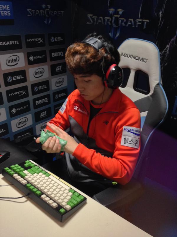 Xiaohu卢锡安圣枪巅峰输出 Light三杀收割战场 WBG3-2TES