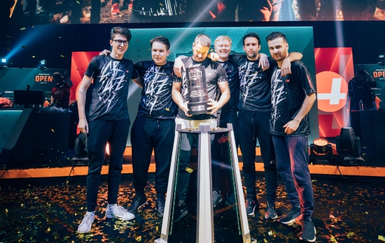 网友热议第二个名人堂：感觉是UZI 因为没有提到夺冠