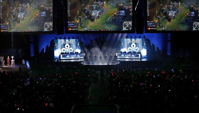 Rex Regum Qeon 向 Estrella 告别